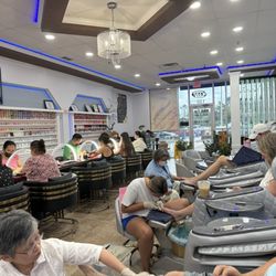 Nail 1st by Ken - Many chairs and nail techs.