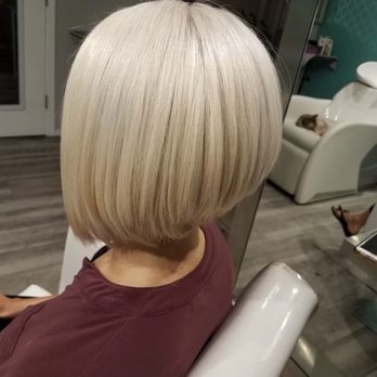 Studio 1802 - Platinum blonde - Hair Stylists Near Me - Vancouver, Washington