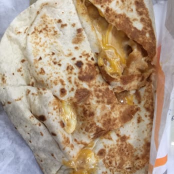 Taco Bell - Can we please at least try and cut the quesadilla like we're suppose to?????  Or don't cut it at all! - Fast Food Near Me - Las Vegas, Nevada