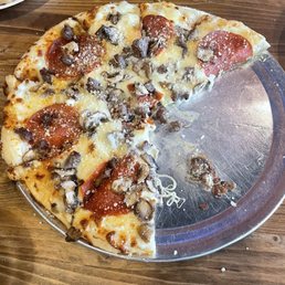 Pepperoni and sausage with mushrooms Pepperoni and sausage with mushrooms