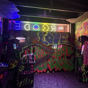 Hijinx Hotel - Eatertainment Near Me - Irvine, California Hijinx Hotel - Eatertainment Near Me - Irvine, California