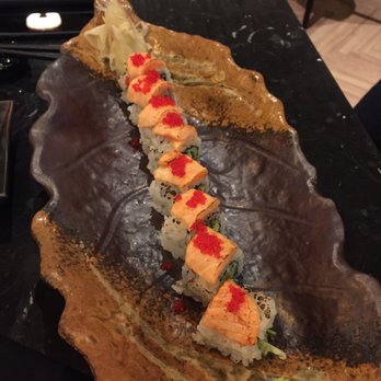 Photo of Pick 6ix - Toronto, ON, Canada. Salmon Roll