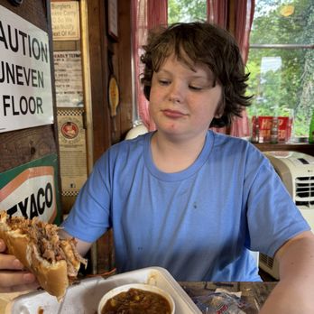 Lively's BBQ - Large pulled pork combo with Brunswick stew and sweet tea - Barbeque Near Me - Cedartown, Georgia