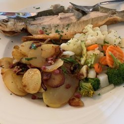 Restaurant Havelberge - Forelle mit Bratkartoffeln und lokalem Gemüse