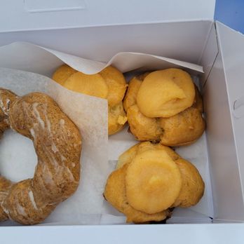 Liliha Bakery - Mochi donut and puffs - Bakeries Near Me - Honolulu, Hawaii