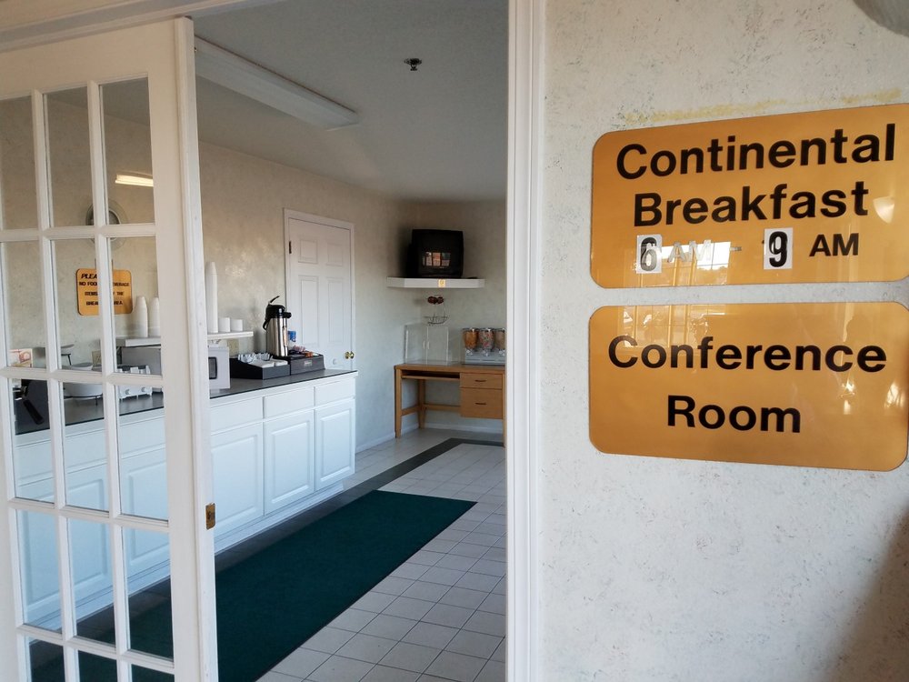 MOUNTAIN HOST MOTOR INN Updated September 2024 26 Photos 1450 S Stephenson Ave, Iron