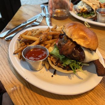 Killington Distillery - Another burger cooked well   Food great !! - Distilleries Near Me - Killington, Vermont