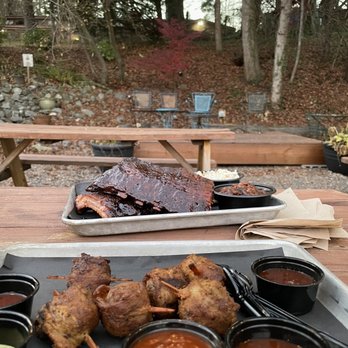 Bear's Smokehouse Express - Outside Seating - Barbeque Near Me - Asheville, North Carolina Bear's Smokehouse Express - Outside Seating - Barbeque Near Me - Asheville, North Carolina