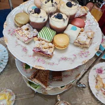High Tea With Gerri - Food was a bit stale / maybe made too far in advance? - Tea Rooms Near Me - Long Grove, Illinois