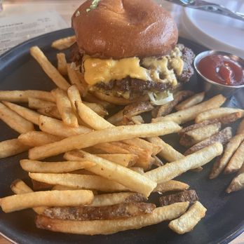 Goose Island Salt Shed Pub - Brewpubs Near Me - Chicago, Illinois
