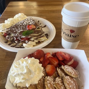 Fraise Cafe - Mini Pancake Minis (12 Pieces) with strawberries and syrup & Original Crepe with Hazelnut - Creperies Near Me - Fullerton, California