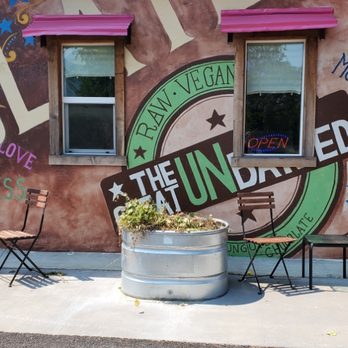Super Natural Chocolate Co - More seating in front of shop - Chocolatiers & Shops Near Me - Grants Pass, Oregon Super Natural Chocolate Co - More seating in front of shop - Chocolatiers & Shops Near Me - Grants Pass, Oregon