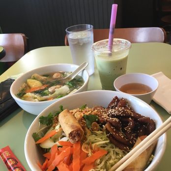 Pho Place - Wonton Soup! Grilled Chicken with veggies and Avocado Soba Smoothies - Vietnamese Near Me - San Antonio, Texas Pho Place - Wonton Soup! Grilled Chicken with veggies and Avocado Soba Smoothies - Vietnamese Near Me - San Antonio, Texas