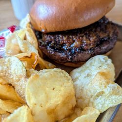 Vista Brewing - Kettle Chips and Driftwood Cheeseburger No Cheese