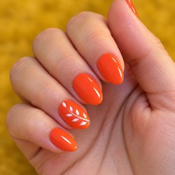 Full set with shellac and design, short almond shaped