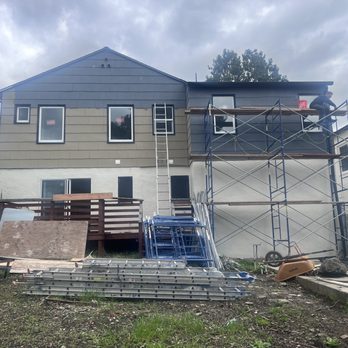 Deluxe Windows - Rear window of house - Windows Installation Near Me - Burlingame, California