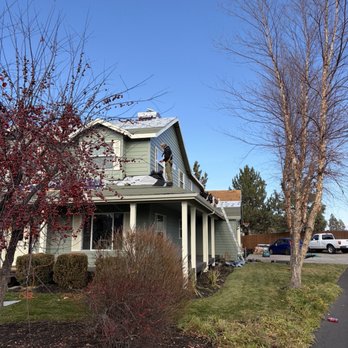 Pressure Point Roofing Eugene - The crew is working - Roofing Near Me - Springfield, Oregon Pressure Point Roofing Eugene - The crew is working - Roofing Near Me - Springfield, Oregon