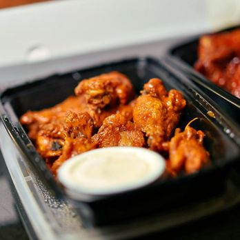 Giordano's - Buffalo Wings - Pizza Near Me - Chicago, Illinois
