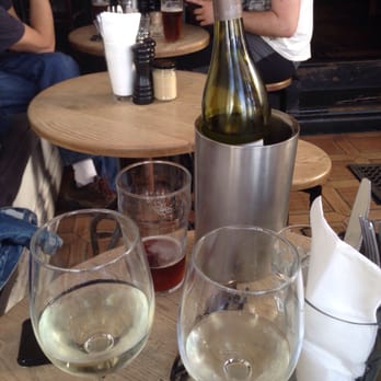 Hemingway's Manly - Nothing like a cafe that serves alcohol - Wine Bars Near Me - Manly, NSW