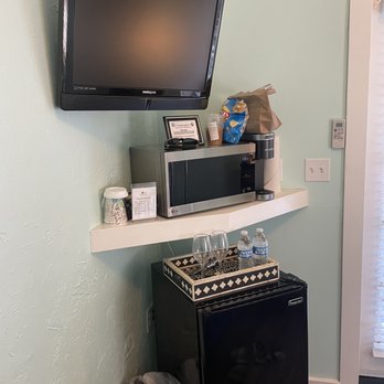 Key West Villas - Tv coffee area fridge (free wine at check in) - Hotels Near Me - Key West, Florida Key West Villas - Tv coffee area fridge (free wine at check in) - Hotels Near Me - Key West, Florida