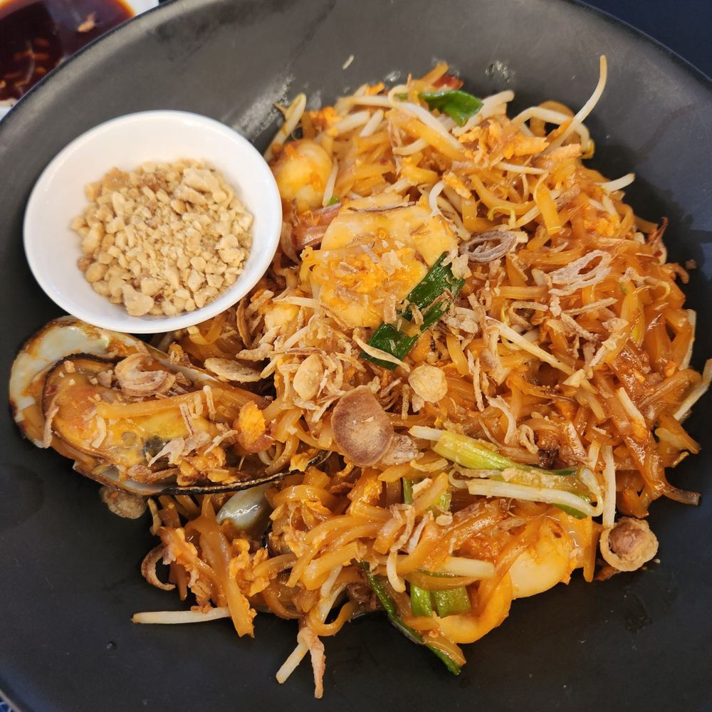 Bangkok Thai Sushi - Duck - Pad Thai - Sushi Bars Near Me - Duck, North Carolina