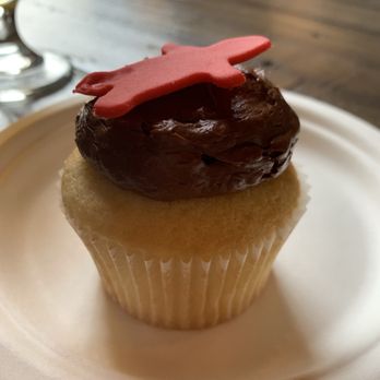 Kara's Cupcakes - Yellow cake and chocolate frosting - Bakeries Near Me - Napa, California Kara's Cupcakes - Yellow cake and chocolate frosting - Bakeries Near Me - Napa, California
