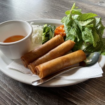 Pho Old Saigon - 3pcs spring rolls - Vietnamese Near Me - Honolulu, Hawaii