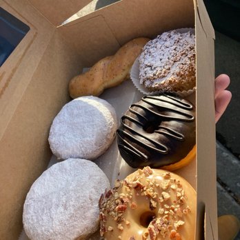 Peaceful Provisions - Two jelly, crumb cake, maple pecan, lemon poppy and chocolate. - Vegan Near Me - Beacon, New York Peaceful Provisions - Two jelly, crumb cake, maple pecan, lemon poppy and chocolate. - Vegan Near Me - Beacon, New York