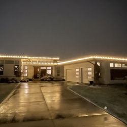 DeVries Outdoors - Holiday Lighting.