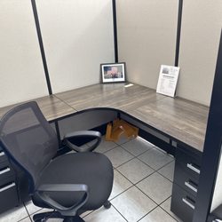 Preston Road Tire and Service - Cute little cubicle work area!