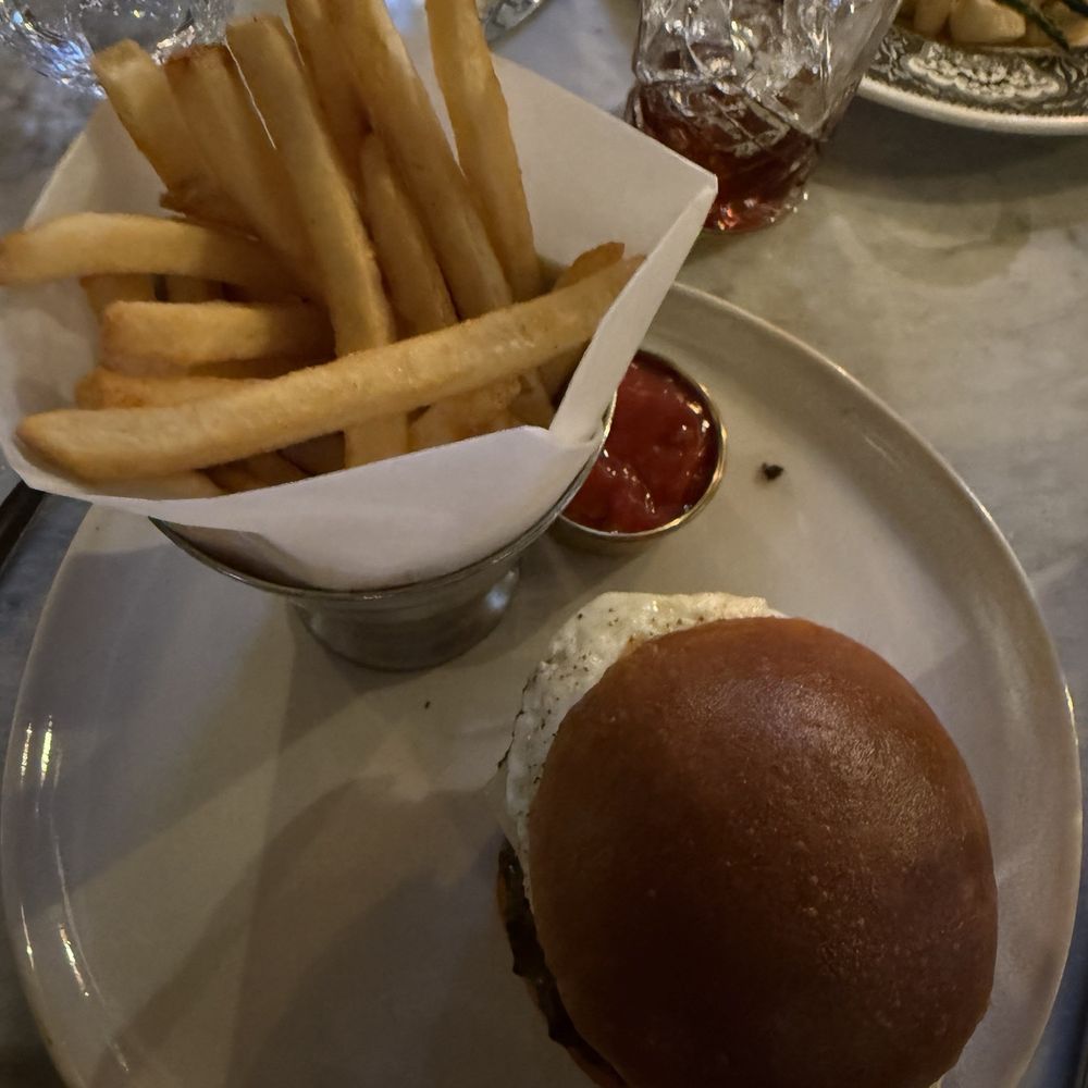 1928 Beacon Hill - Brunch Burger - American Near Me - Boston, Massachusetts