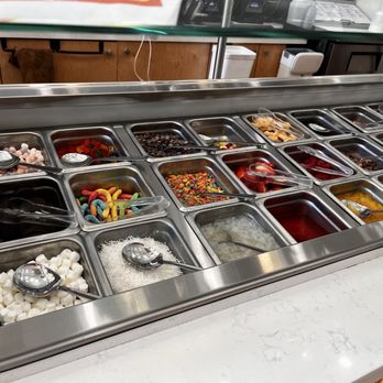 Auzzy The Bear - Great yogurt bar and toppings - Ice Cream & Frozen Yogurt Near Me - Los Gatos, California