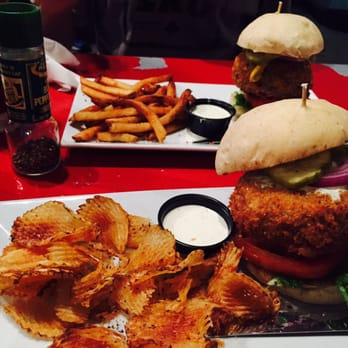 GAS- Full Service Restaurant - The house chips were delicious! - American Near Me - St. Augustine, Florida
