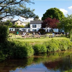 Coach & Horses Inn - Coach and Horses from the canal