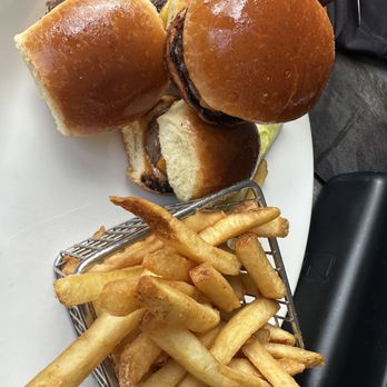 Yard House - Classic Sliders - Bars Near Me - Hallandale Beach, Florida Yard House - Classic Sliders - Bars Near Me - Hallandale Beach, Florida