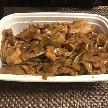Bangkok Cuisine Express - Chicken Drunken Noodle Dinner - Thai Near Me - Clinton Township, Michigan