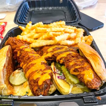 Dave's Hot Chicken - Two sliders with fries - Chicken Shop Near Me - Dublin, California