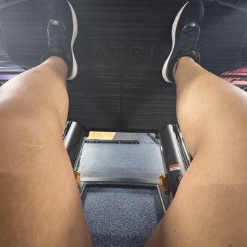 Crunch Fitness - Apollo Beach - Leg press - Gyms Near Me - Apollo Beach, Florida