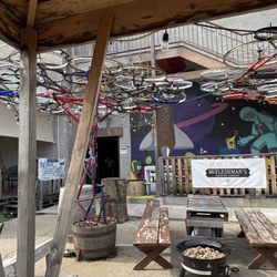 McFleshman's Brewing - Outdoor garden