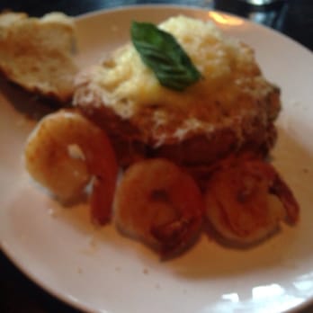 Charlies Bar & Kitchen - Shrimp and grits - Cocktail Bars Near Me - Bronx, New York
