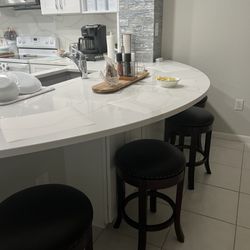 Rounded kitchen island