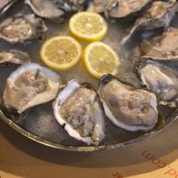 Red Pier Cajun Seafood - Dozen oysters