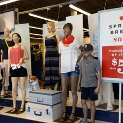 Old Navy - Entrance