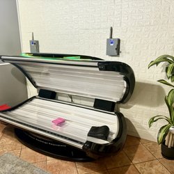 L A Tan - Lumi 770 Advanced Red Light