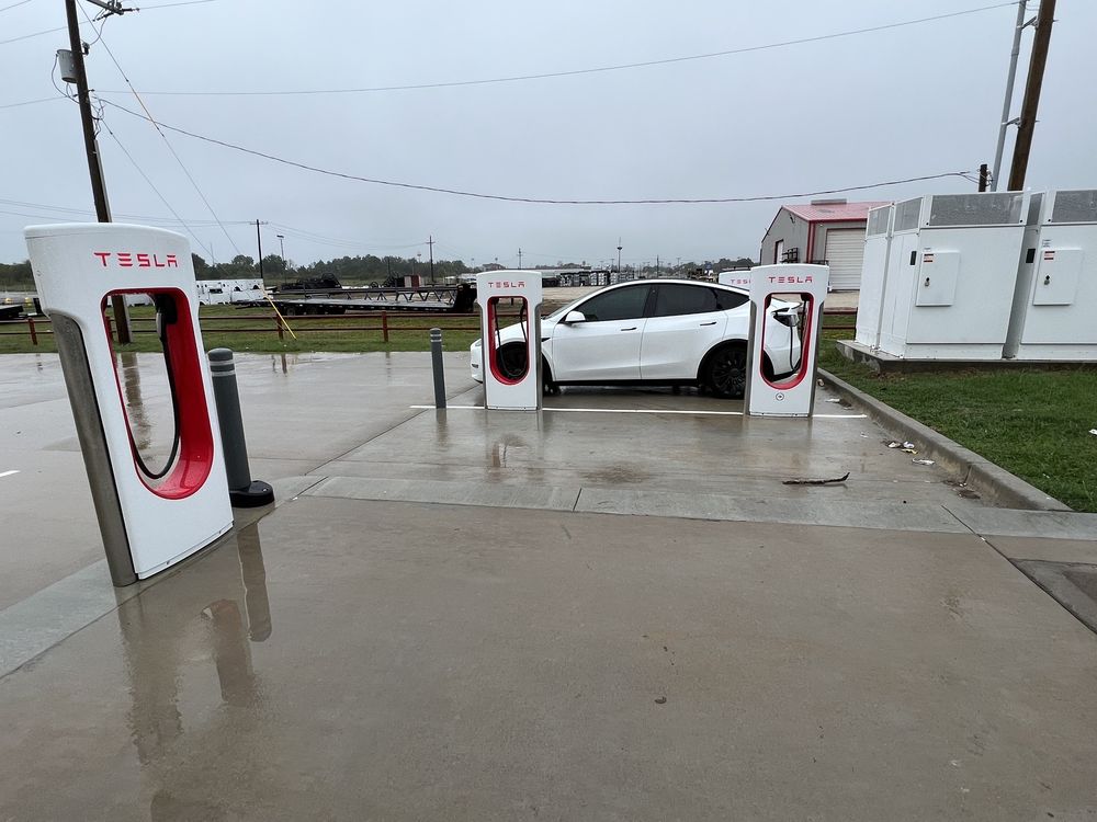 TESLA SUPERCHARGER W Commerce St, Dallas, Texas EV Charging