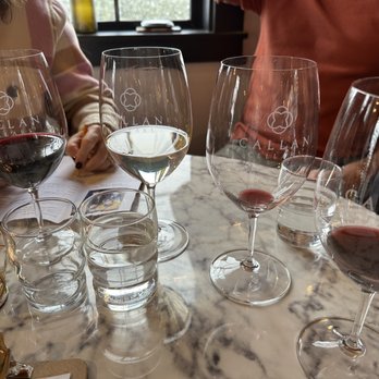 Callan Cellars - Wine Tasting Room Near Me - Chelan, Washington