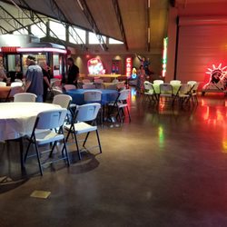 Henry's Garage - Banquet hall