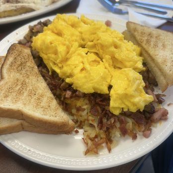 Waffle & Pancake House - Mediterranean Skillet with eggs - Breakfast & Brunch Near Me - Millington, Tennessee Waffle & Pancake House - Mediterranean Skillet with eggs - Breakfast & Brunch Near Me - Millington, Tennessee