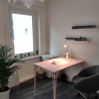 Beauty & Curls - Maniküretisch - Skin Care Near Me - Hamburg, HH Beauty & Curls - Maniküretisch - Skin Care Near Me - Hamburg, HH
