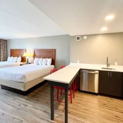 Ramada by Wyndham Ellsworth - Guest room